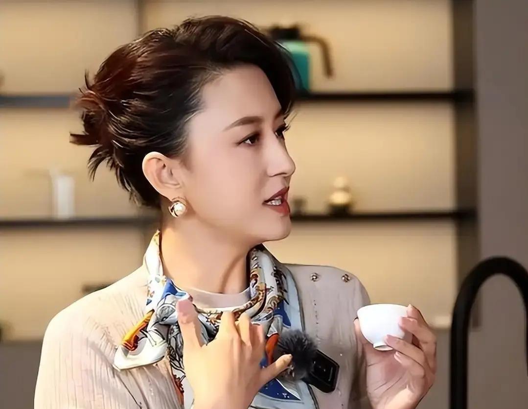 当初张蕾离开央视，全网都替这位女主持觉得可惜。谁也没想到，才过去一年，她悄悄干成