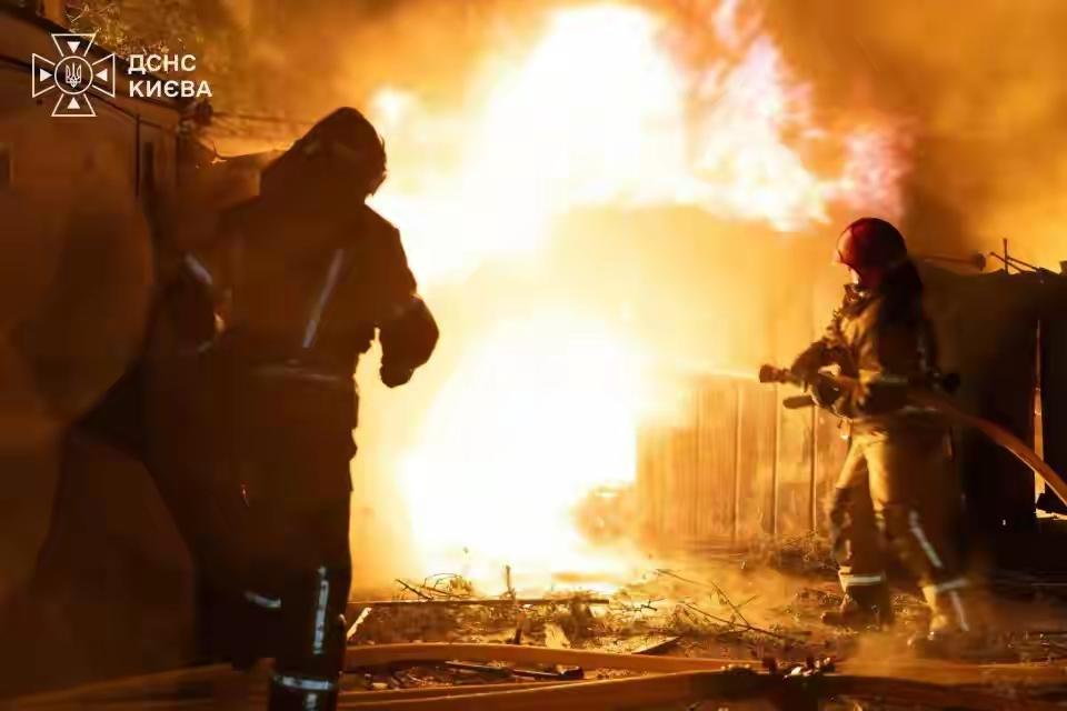 乌克兰体育场遭袭击仅数小时后，俄军发射导弹猛烈轰炸致3人死亡。一名儿童是俄军