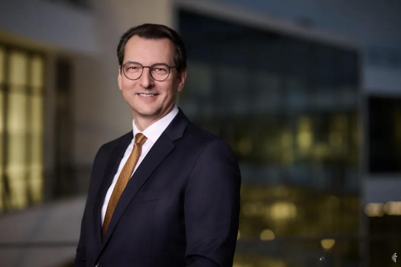 突发！宝马新掌门人选敲定，诺德科沃奇接棒齐普策据宝马集团12月9日消息，宝马集团