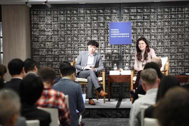 期国民党内路线之争日趋激烈，郑丽文饱受压力国民党主席郑丽文23日出席外媒记者会