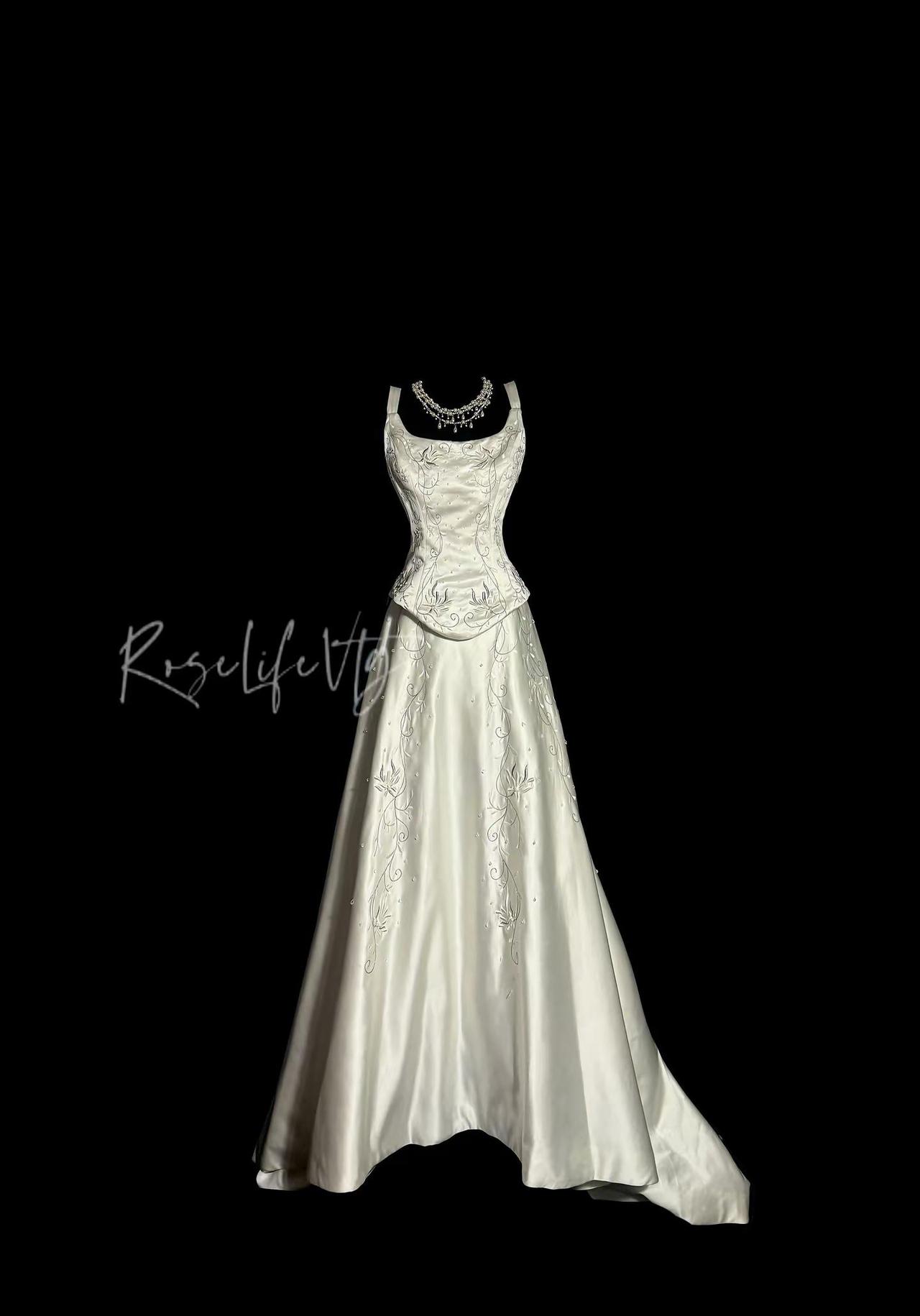 白月光序章。古着礼服礼服婚纱公主的100条连衣裙