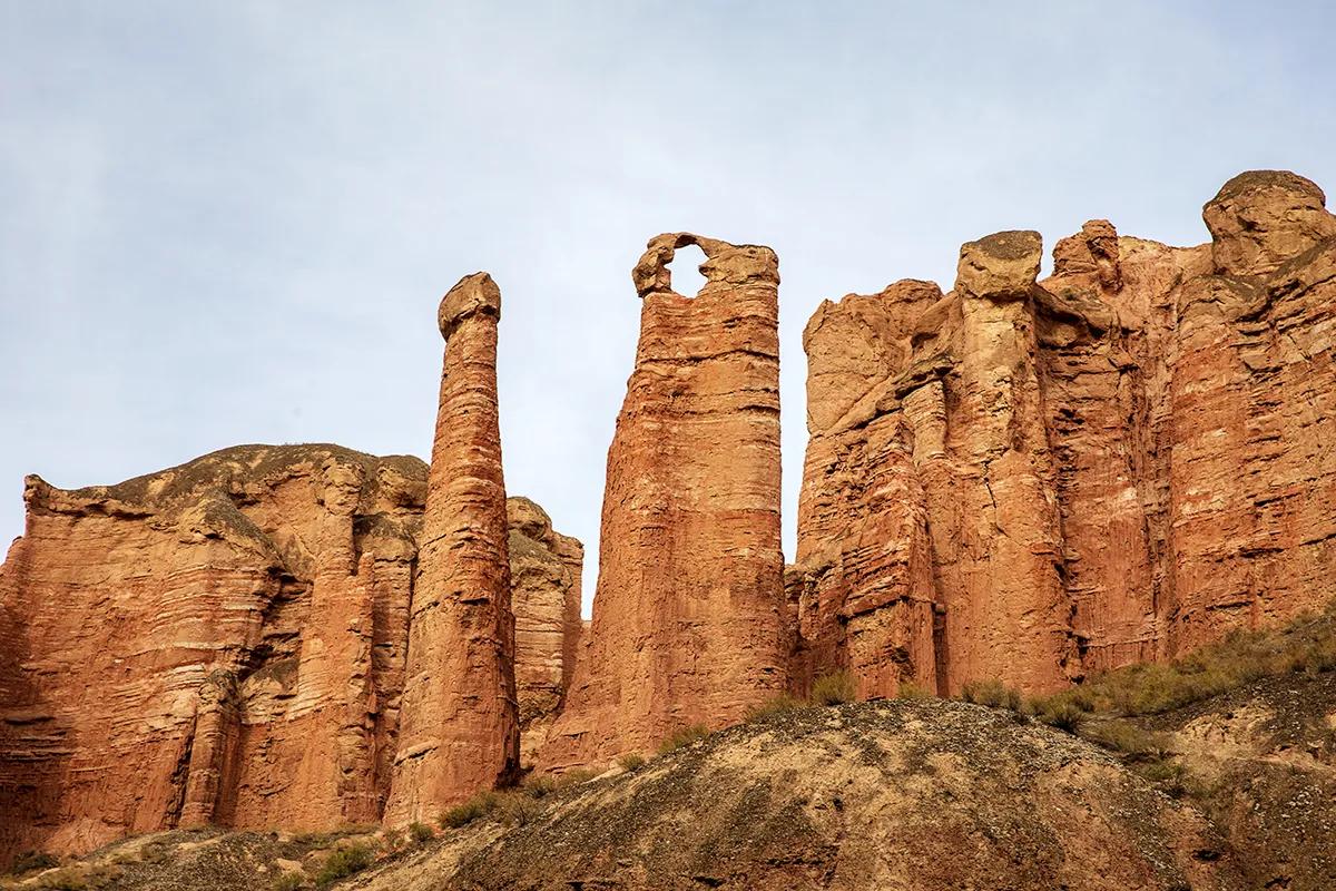 近日拍摄的甘肃张掖冰沟丹霞,千奇百怪,更有阴阳柱。