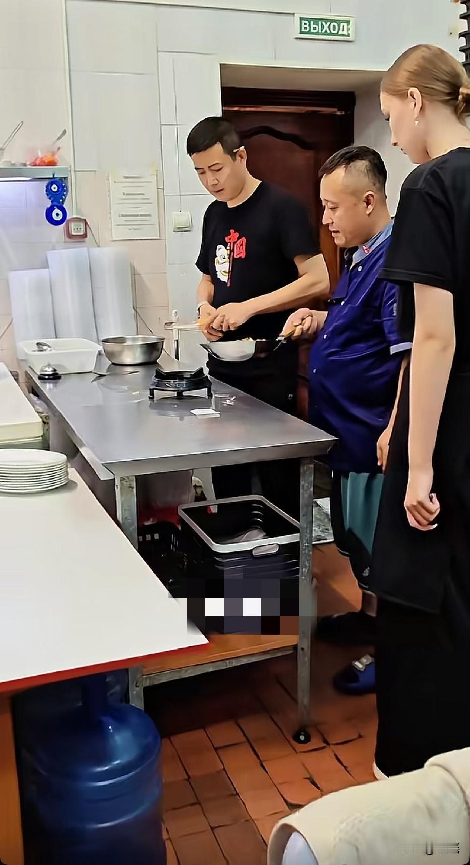 这大个生个小子能长2米[捂眼睛]