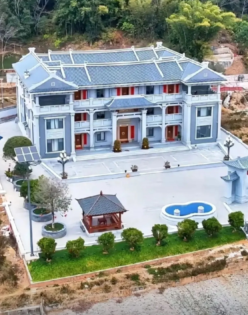 全村最豪华的房子，据说他家儿子相亲一直没成，为什么？