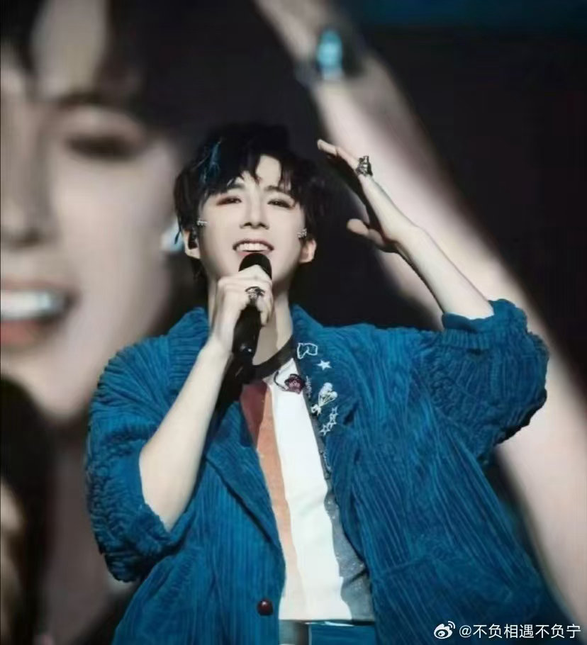 刘宇宁国外出差还是吃中餐别人出差是美食探店，刘宇宁出差是“中餐认证”。走遍世