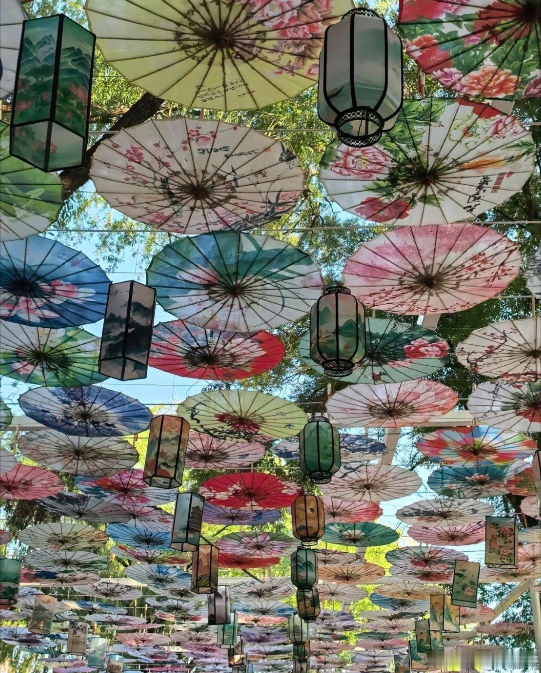 全球上市车企市值十强1.特斯拉目前每股435.79美元，总市值1.64万亿，折合