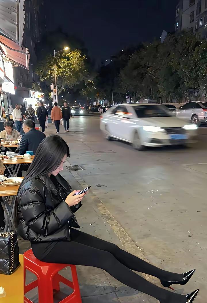 来吧，啤酒烧烤小龙虾或者，尿泡回家洗洗睡吧！