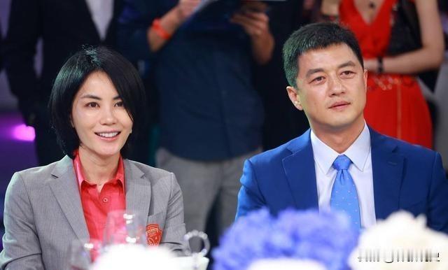 2005年，王菲怀孕4个月的时候，医生告诉她：“这个孩子有可能是兔唇。”李亚鹏问