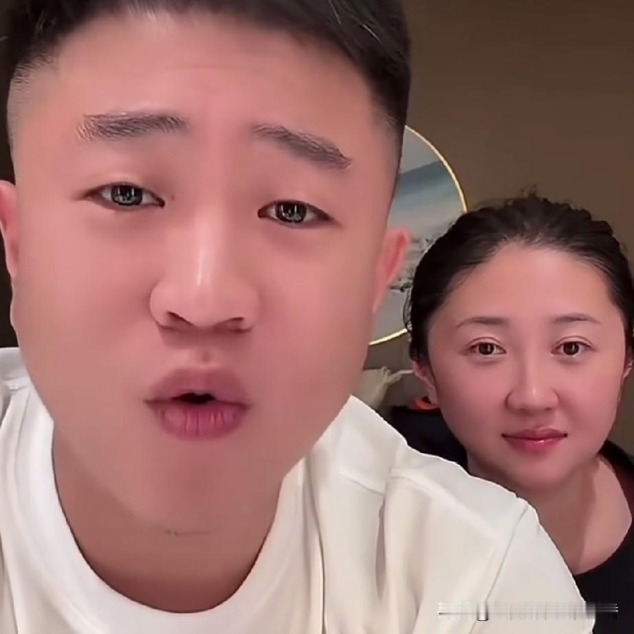 刘能的儿子在直播间说，他们家的人都嘴笨，都不太会说话，而他的三大爷谢广坤，那嘴巴