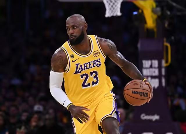 詹姆斯19+8+13，肯纳德如有神助，三分球命中率百分百，湖人107-98胜火箭