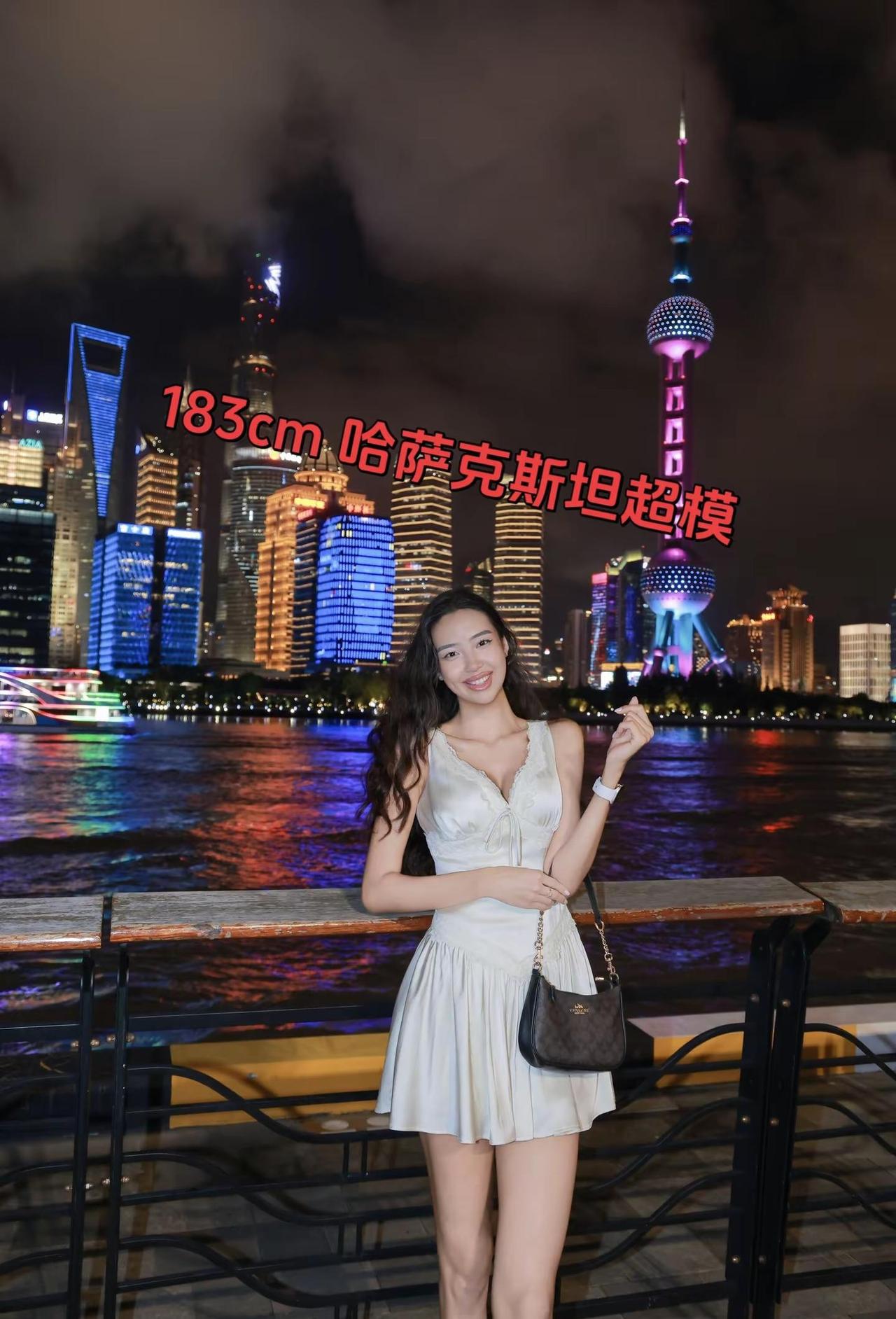 183cm哈萨克斯坦超模。19岁的超级模特，随手一按快门就是超级大片。。。北