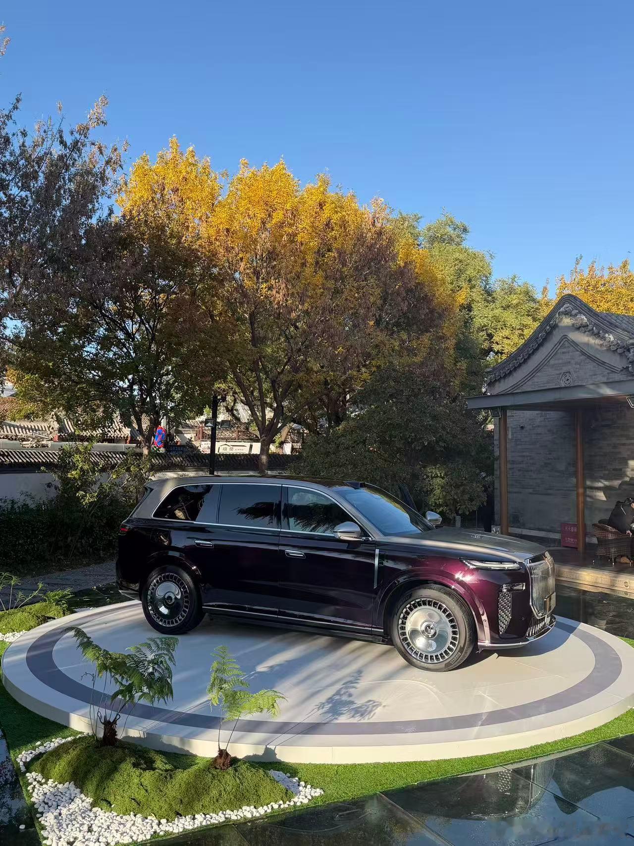 前两天刚参加了岚图泰山的品鉴会。整车外观体量感十足，豪华氛围拉满，肯定是50万以