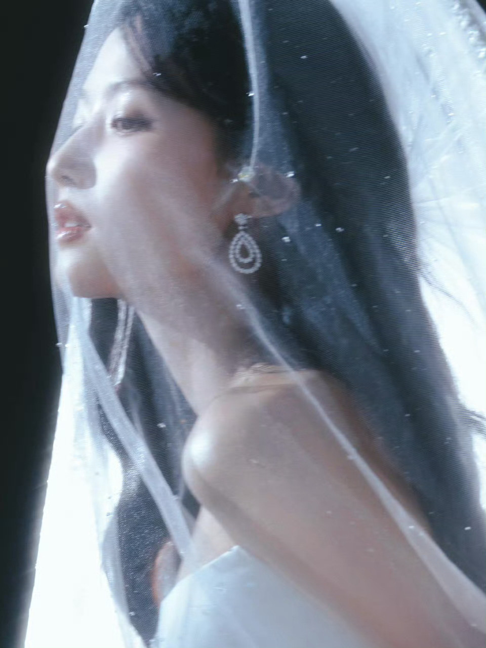 微博之夜出图就问和新娘有什么区别！太美了噜噜晓~微博之夜