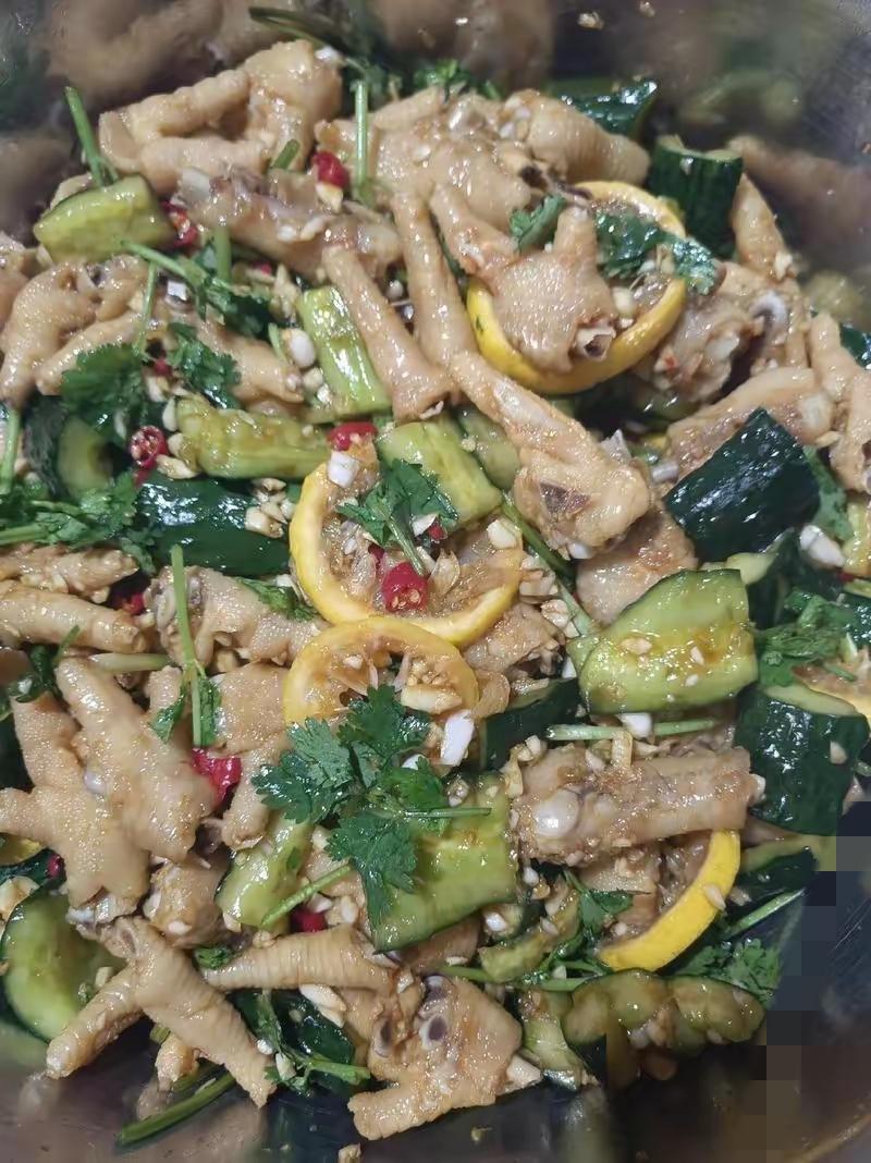 看完315晚会，我瞬间恍然大悟，低价泡椒凤爪根本不是原料便宜，全是科技与狠活！