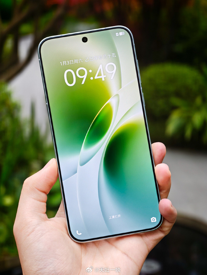 vivoX300s真机提前放出来了，这就是vivoX300s真机较拍。这个配