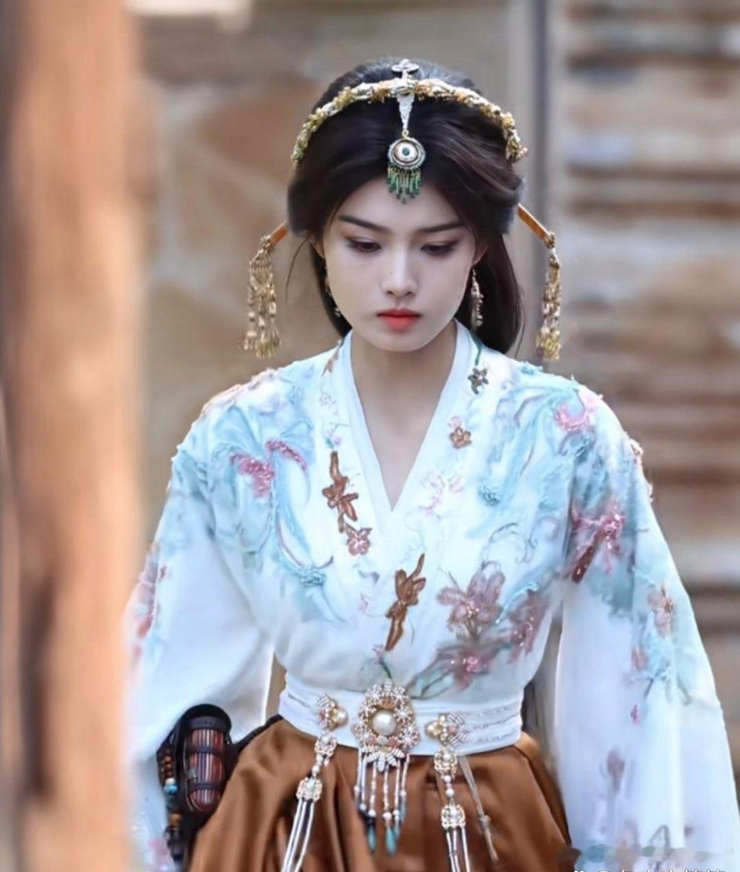《百妖谱》的造型师到底是谁啊？每个女演员的发型都让人看得一头雾水，明明演员底子都