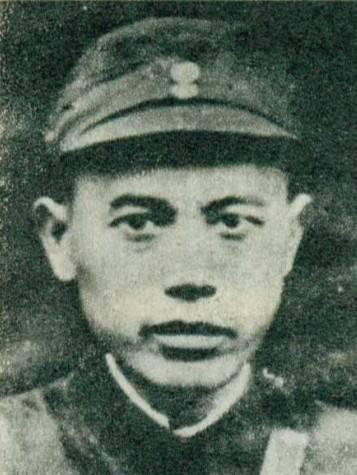 1943年，一个女乞丐正要出城，日军怀疑她是地下党，竟让她当众脱下衣服，这时，女