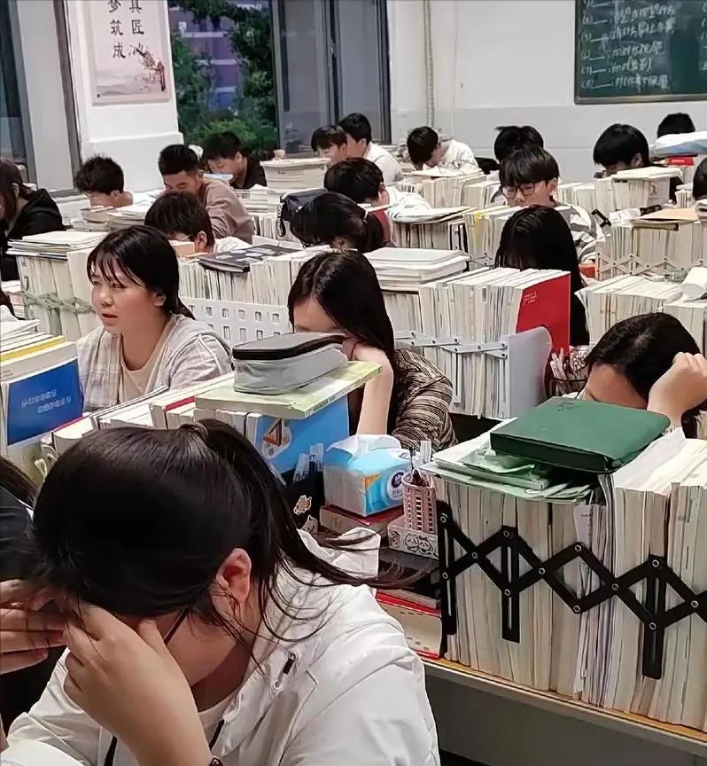 如今，男生越来越不优秀了吗？重点高中的男生所占比例愈发变小，已低于50%，其中