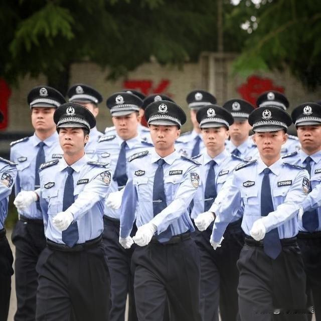 公安局年年大量招辅警，根本不是没人愿意干，3个扎心真相戳中无数人每年辅警招考