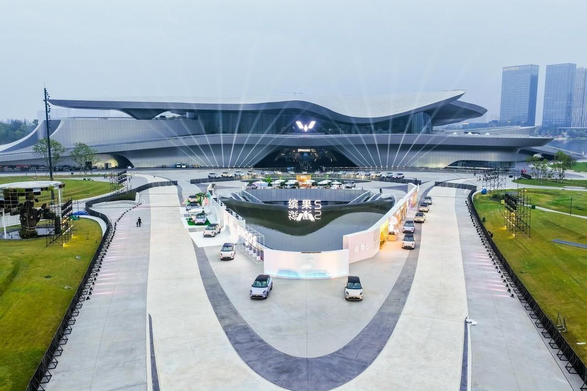 缤果S完成超进化后，何以成为今年小车市场最大黑马？当所有人都以为十月卖出1.4