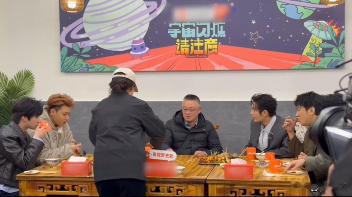 黄晓明辈分乌龙笑喷！喊王鹤棣爸爸“叔叔”，才知只比自己小5岁内娱辈分修罗场