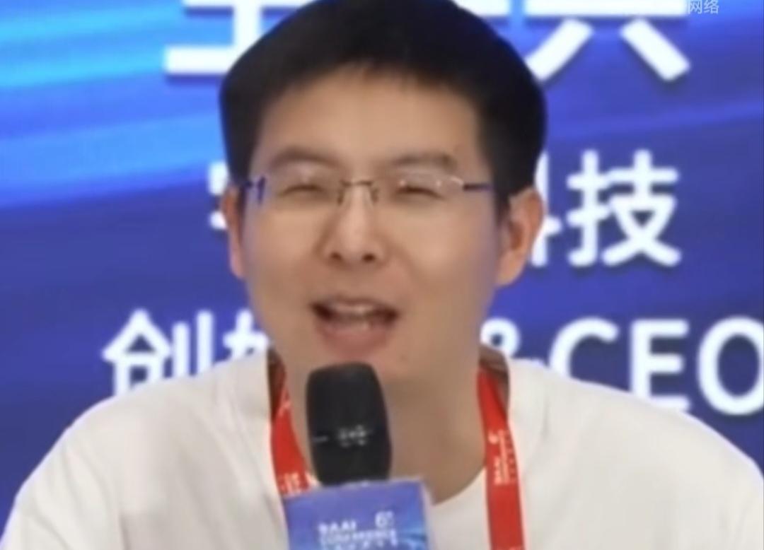 近日，宇树科技创始人王兴兴说：我希望10年后人类都不用工作，吃喝都由机器人负责，