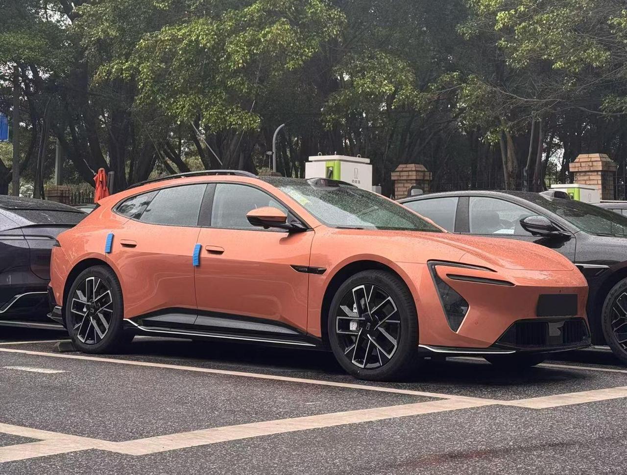 这几年新能源猎装车越来越火，极氪007GT就是代表之一。现在阿维塔也出手了，这台