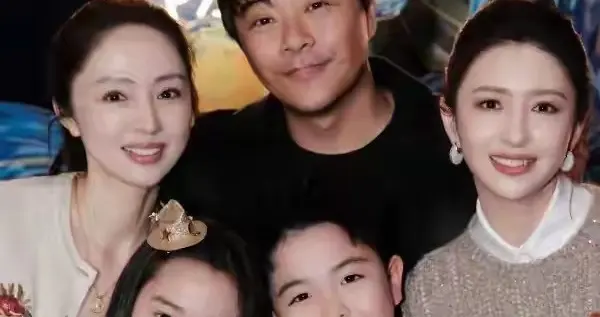 佟丽娅陈思诚同框庆生！朵朵颜值爆表，董璇母女惊喜现身