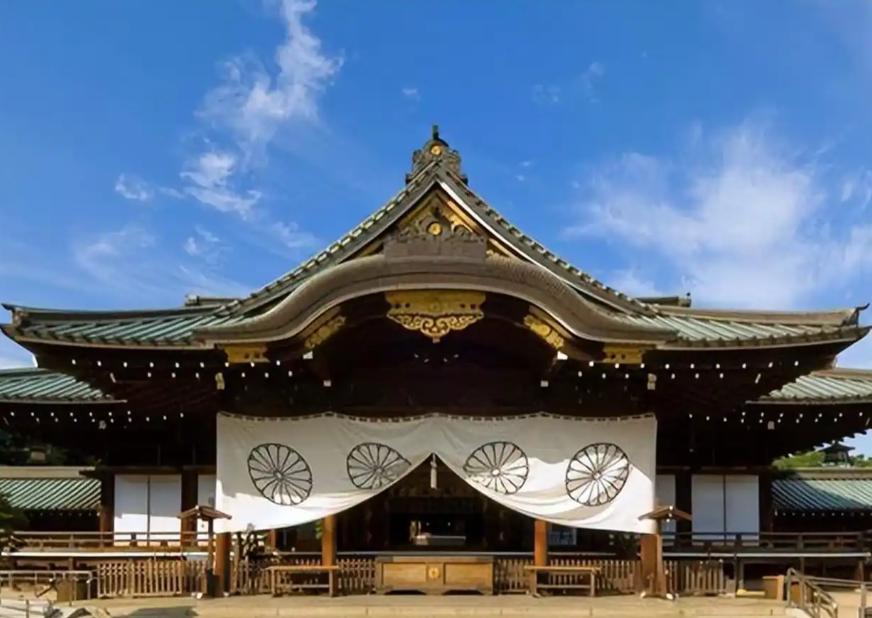 小泉进次郎走进靖国神社，中方声明里这四个字，分量比以往都重！8月15号这天，