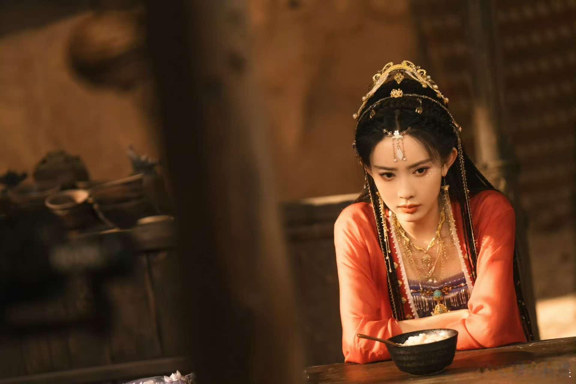 孟子义抱膝独坐孟子义在想什么呢孟子义抱膝独坐，在想什么呢，😘😘​​