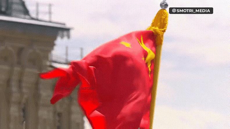 在二战结束80周年这一特殊的节点上，德国外交部近期的一则三语声明激起了不小的涟漪