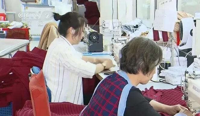 特朗普高兴坏了！为什么？美国商家疯狂向中国外贸企业催单，“快点发货，我们要把耽