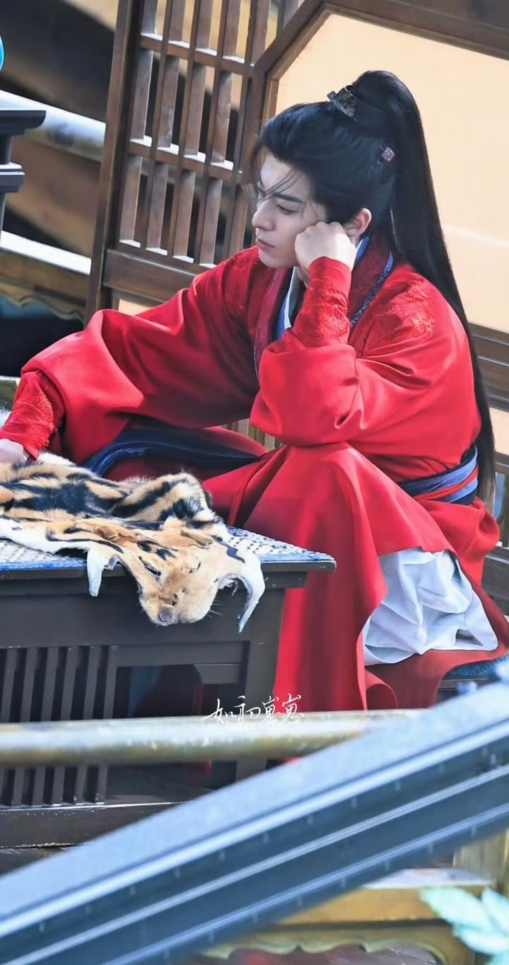 王鹤棣红衣造型，妥妥的少年将军王鹤棣谢景行红衣少年郎