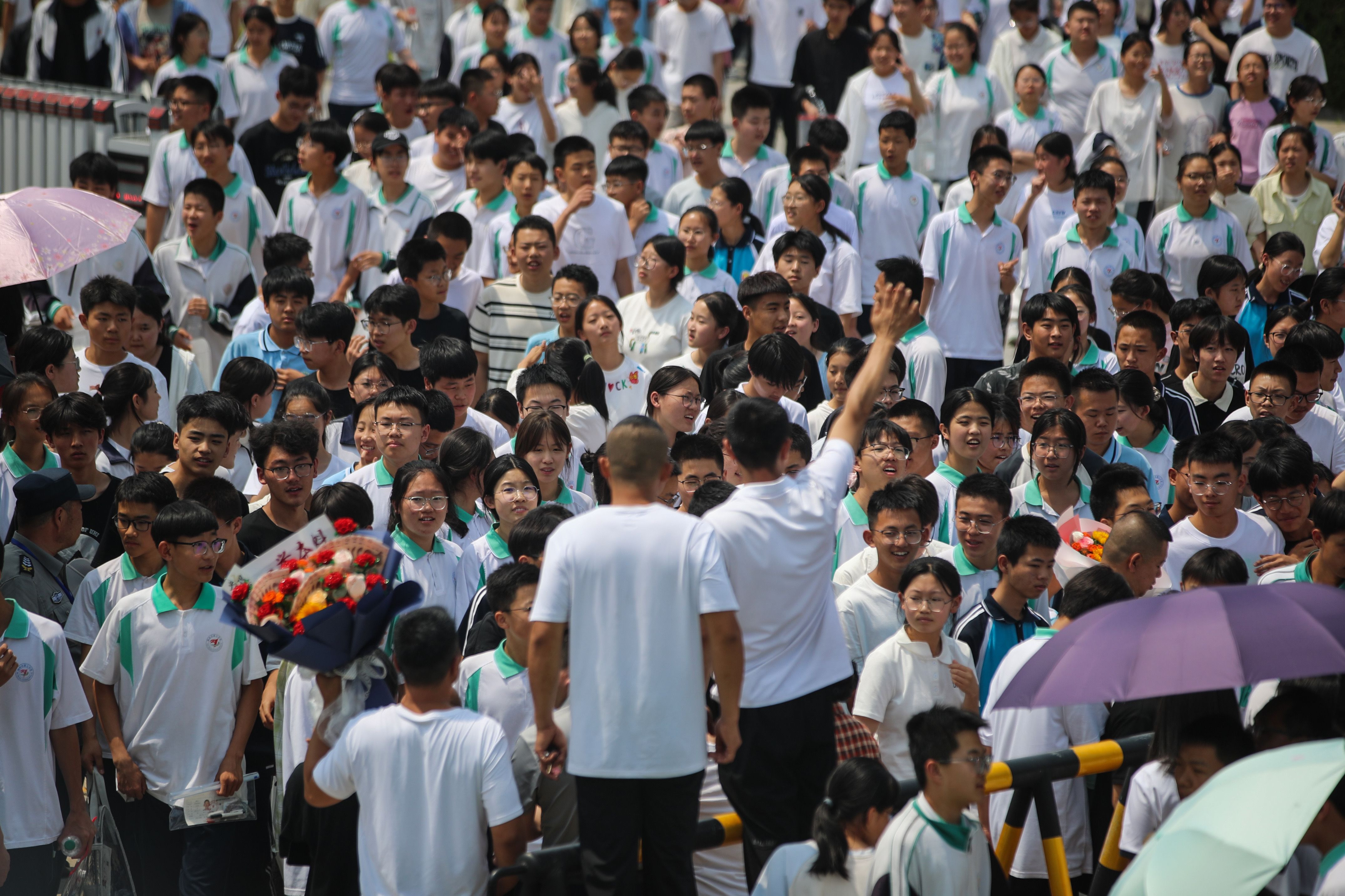 代表建议取消中考分流“取消中考分流”的建议上热搜了，代表们呼吁：取消刚性普职分