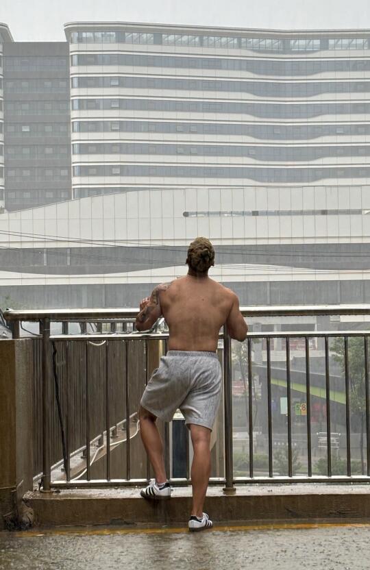 酣畅淋漓的大雨