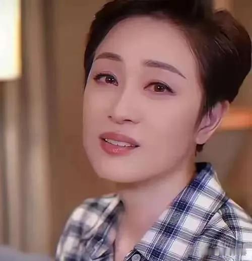 陈法蓉，深夜悲痛发文。9月2日深夜11点多，陈法蓉在个人社交平台上悲痛发文，