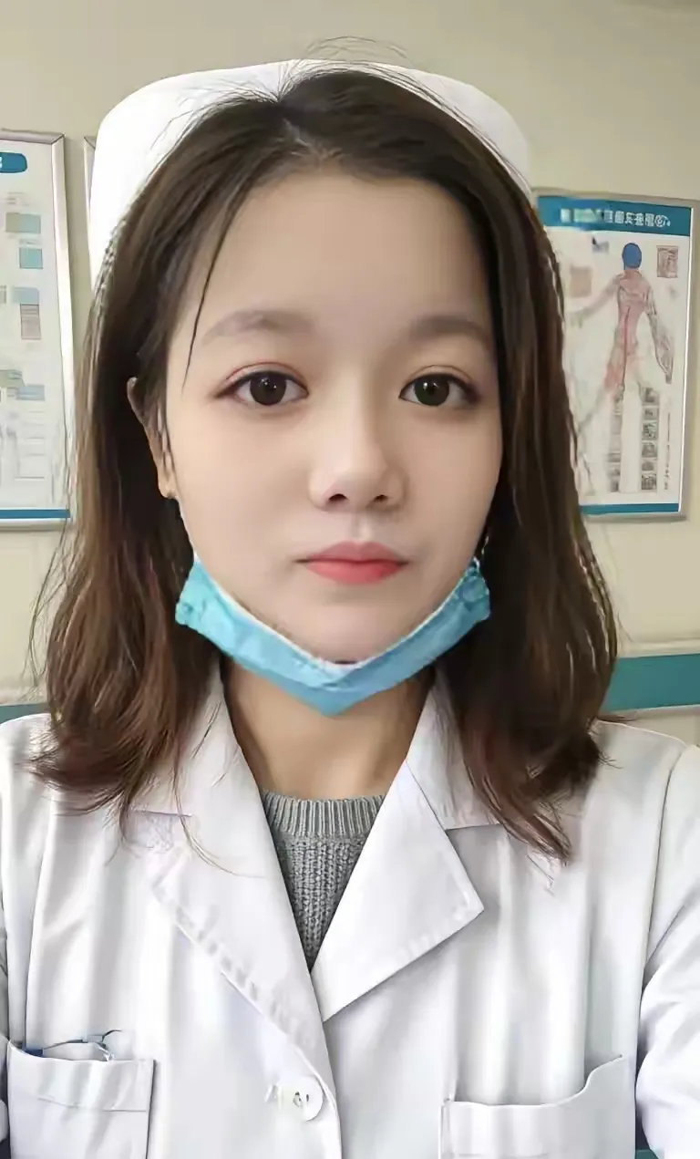 董袭莹和肖医生搞到一起并不意外，看她的名字，除了《红楼梦》中有个花袭人，一般女孩