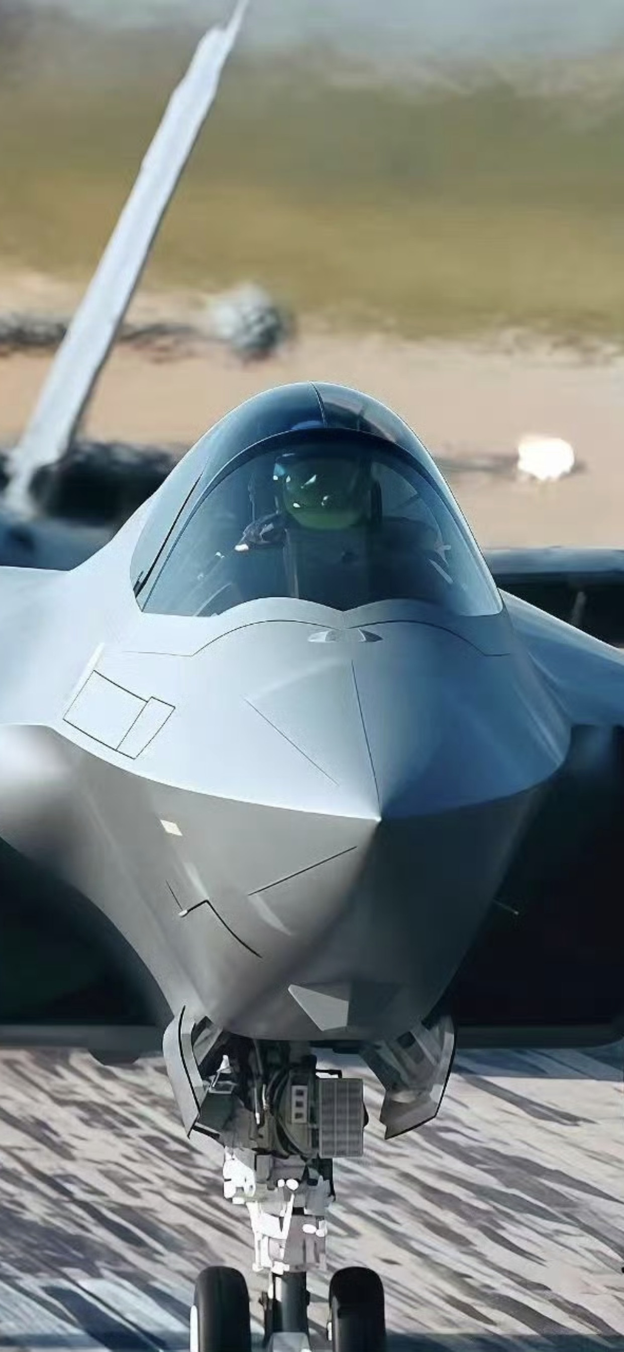 F35:细皮嫩肉年轻有为，J35:正是在下[滑稽笑]​​​