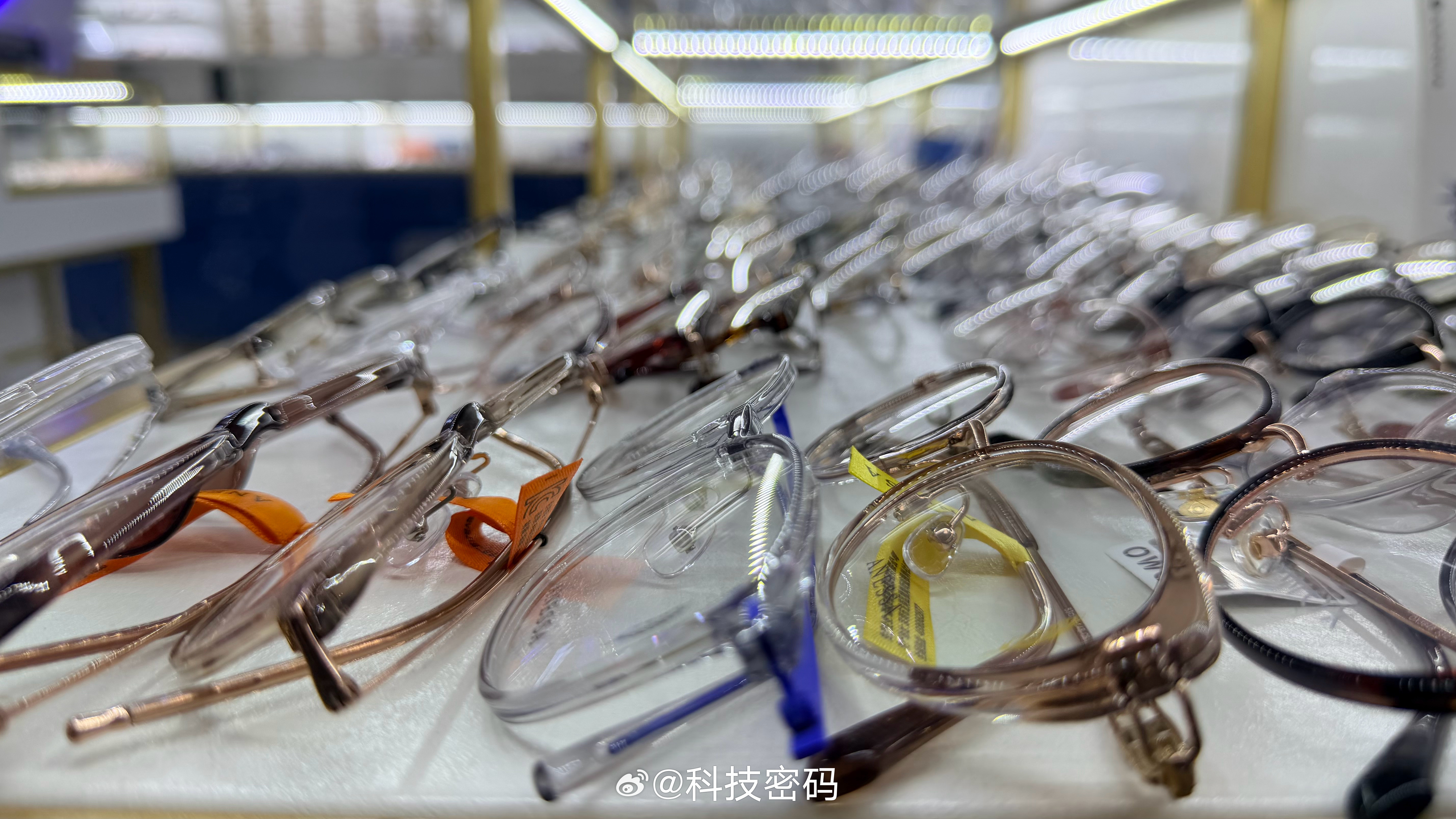 孩子的眼睛近视真的麻烦….又来潘家园眼镜城了