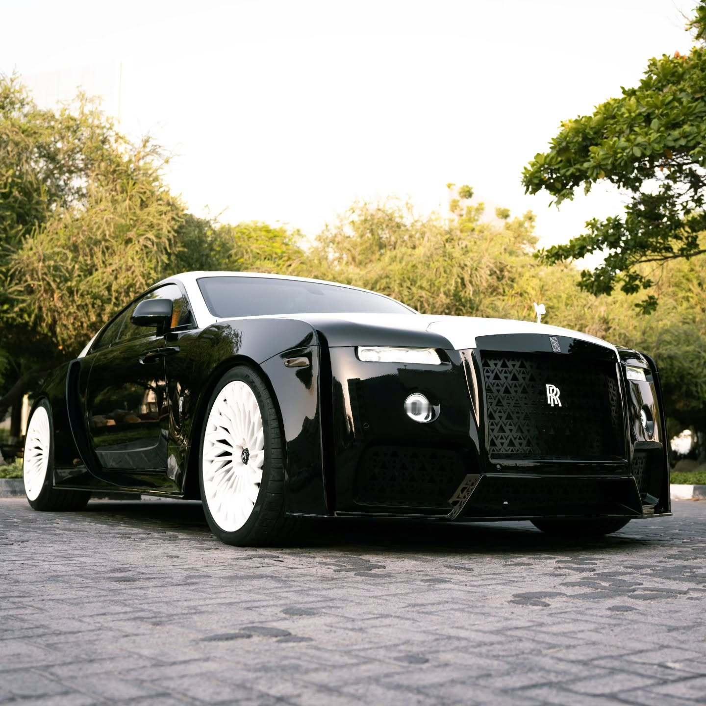 霸气的劳斯莱斯RollsRoyceApolloWhite&Black
