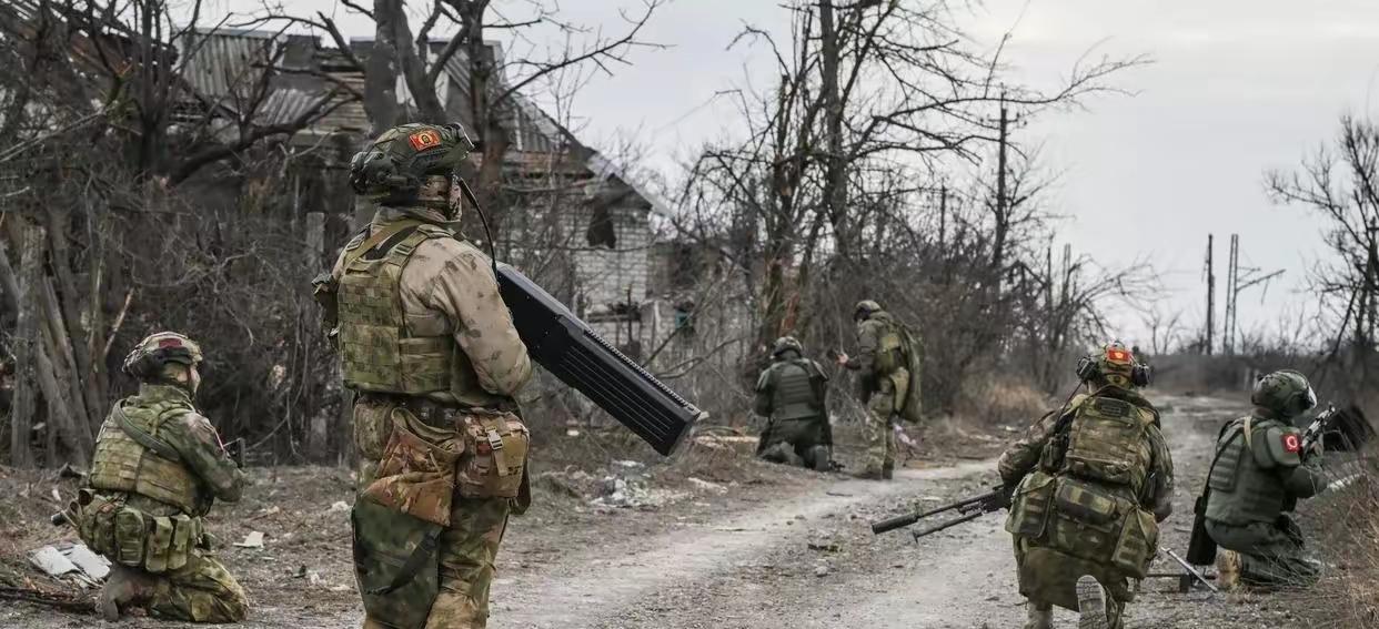 俄罗斯军队野心非常地明显,一定要拿下顿涅茨克,这下顿巴斯地区战争如此激烈,真是让