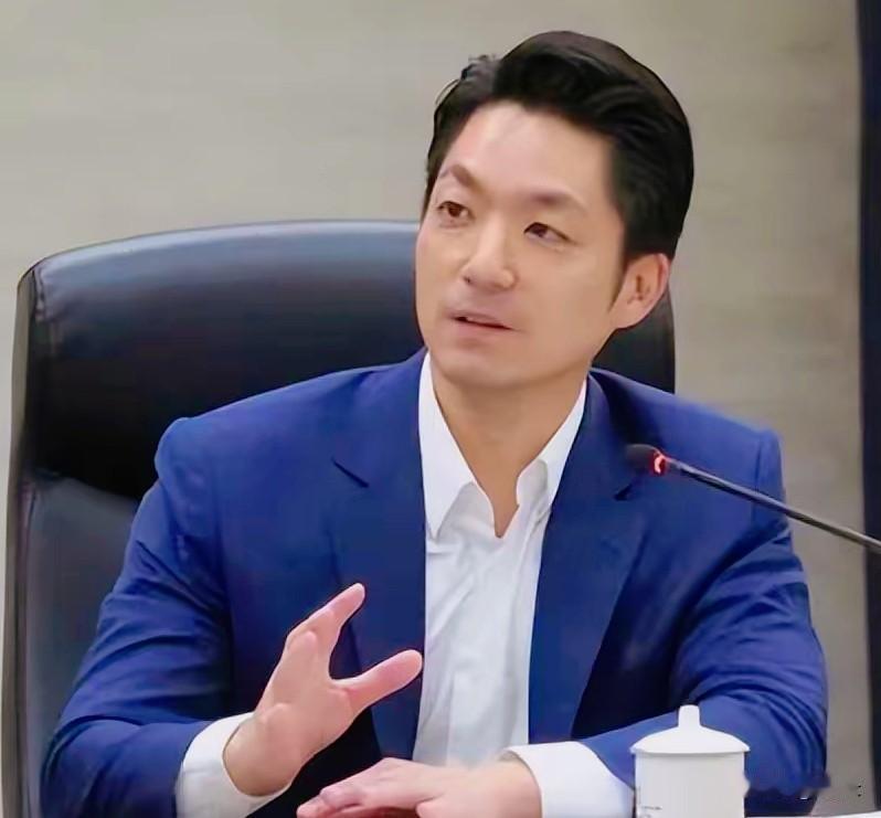 台北市长选战局势陡然反转，距离投票剩下不到50天，原本被外界普遍看好、几乎认定稳