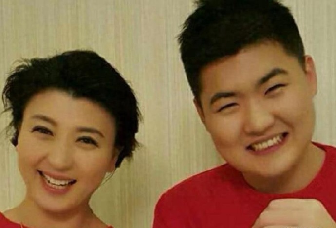 贫富差距太大了。也许闫学晶说的本来就是大实话，她在那个圈子里算穷人了，只是在百