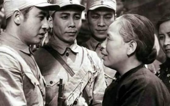 1942年的一天，村里来了30名八路，60岁的瑞大娘，高兴地煮了2盘鸡蛋，给八路