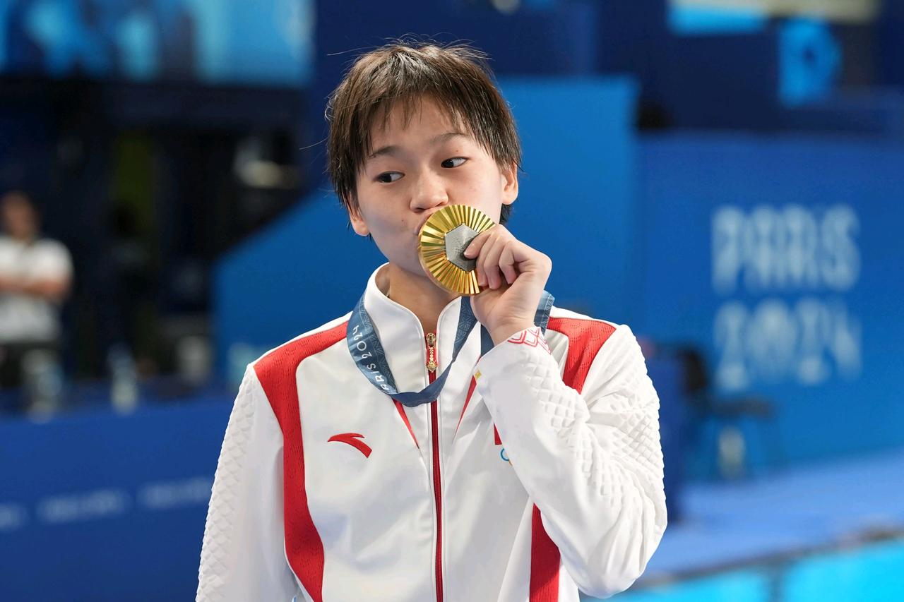 霍启刚罕见发声：全红婵骑电动车都要被直播，我们到底在干什么？霍启刚这个人，平时