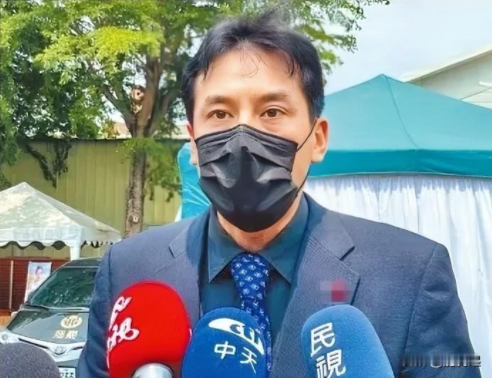 黄暐瀚18日在节目上说“国民党始于孙文，现在终于丽文”，引起现场哄堂大笑，他急忙