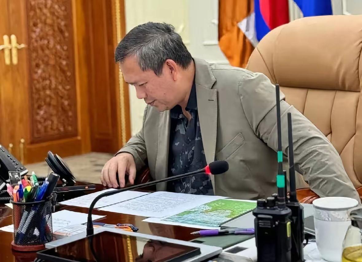 洪玛奈今年48，洪森70多，西哈莫尼无后洪玛奈本来有大好前程。按正常情况来看