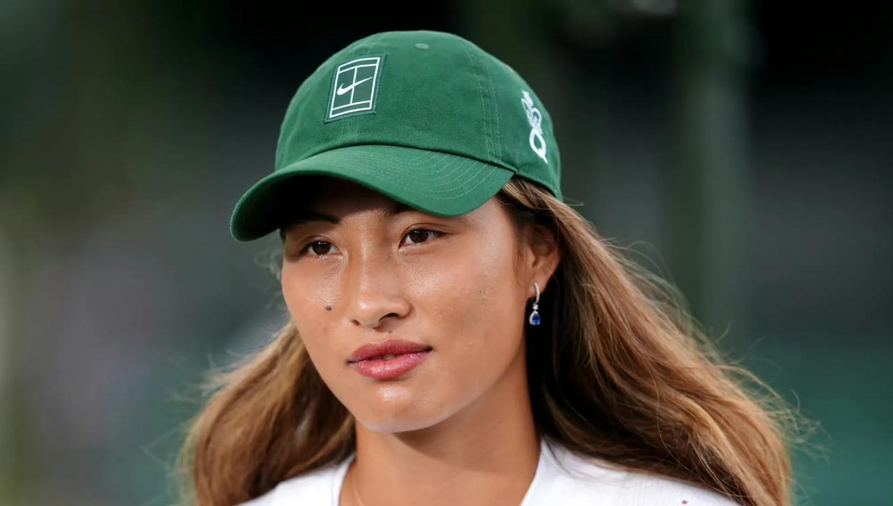 NIKE给文文设计的新帽子，真的很好看。尤其是第一张图片，文文戴帽子帅帅的样子