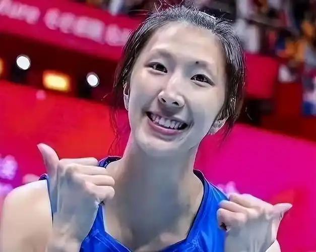 为什么要让刚伤愈的吴梦洁在亚锦赛冒险上场？看看今年世联赛日本女排的亮眼表现就懂了