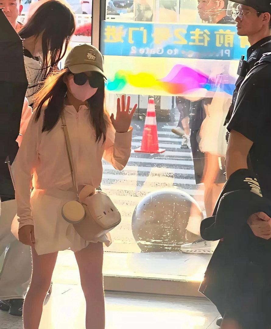 周杰伦昆凌大女儿已长成小美女​​​